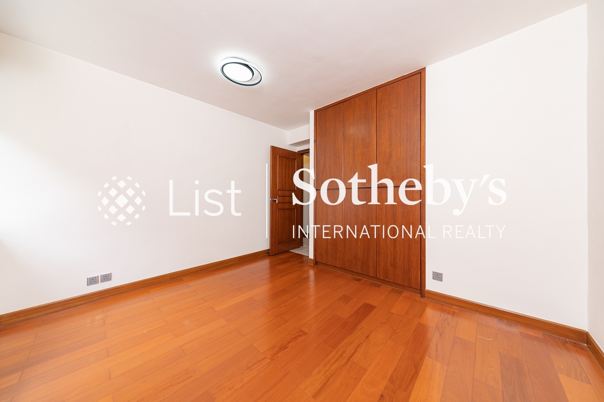 Unicorn Gardens 麒麟阁 | Built-in Wardrobe in Second Bedroom 