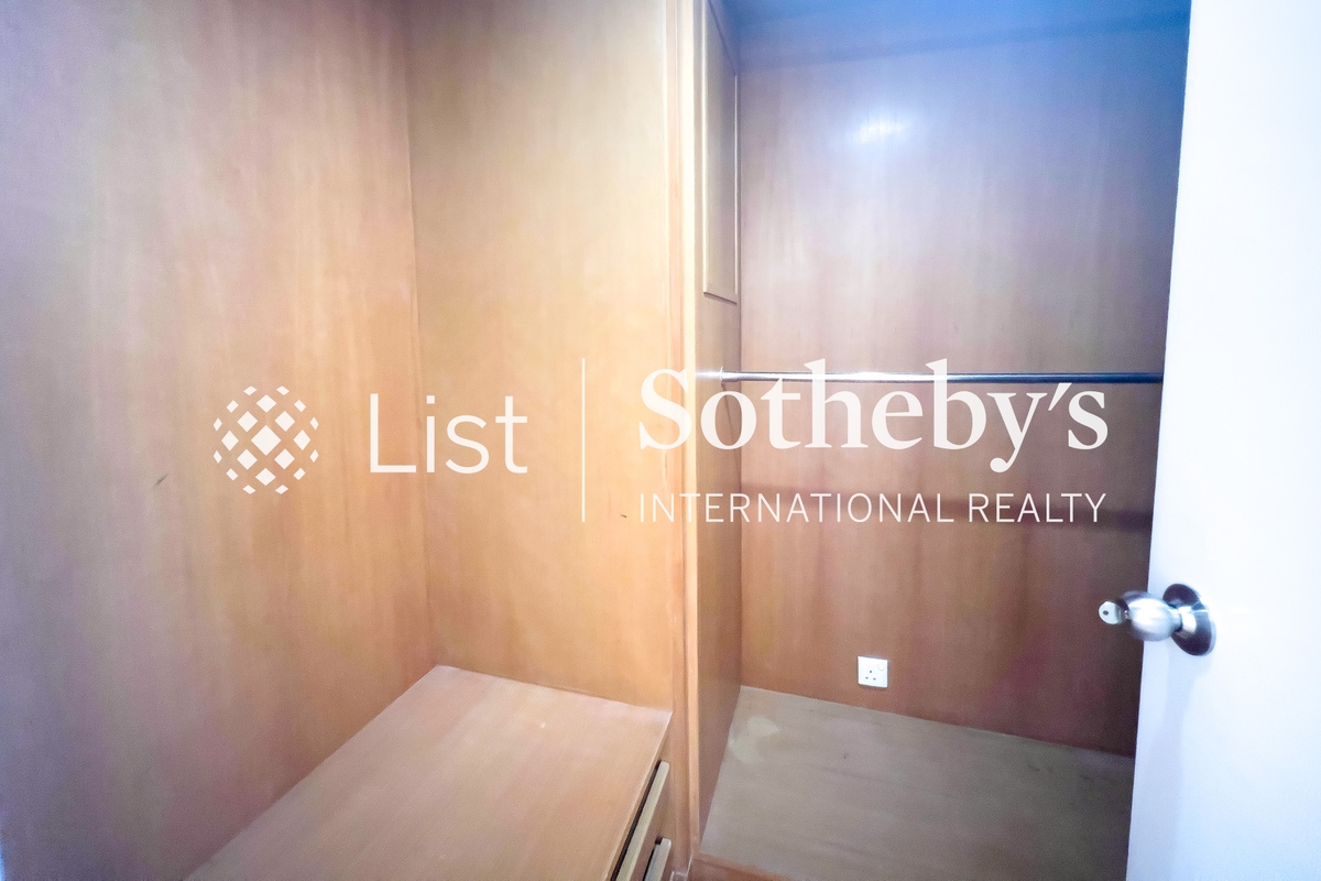 Unicorn Gardens 麒麟閣 | Walk-in Closet in Master Bedroom 