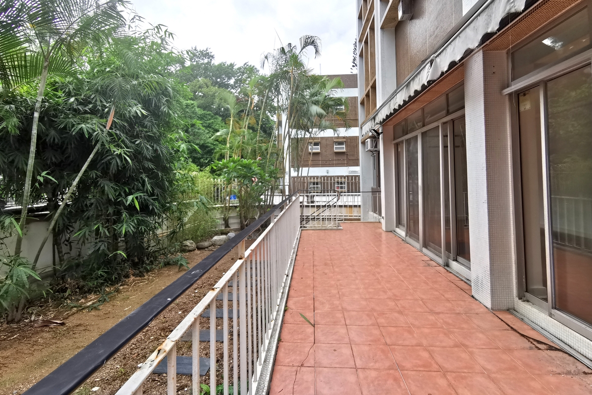 Shouson Hill Road 寿山村道 | Private Garden off Living and Dining Room