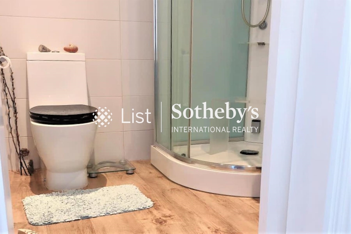 Beaconsfield Court 碧麗閣 | Guest Bathroom