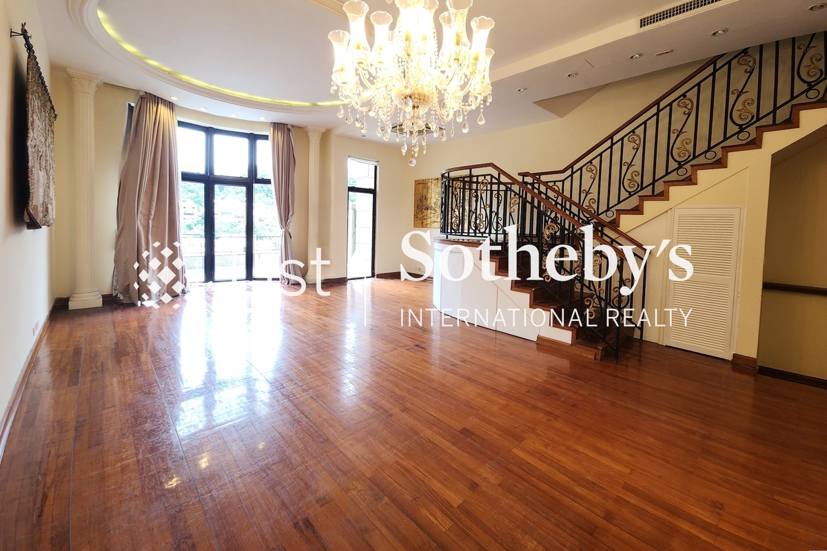 Las Pinadas 朗松居 | Living and Dining Room