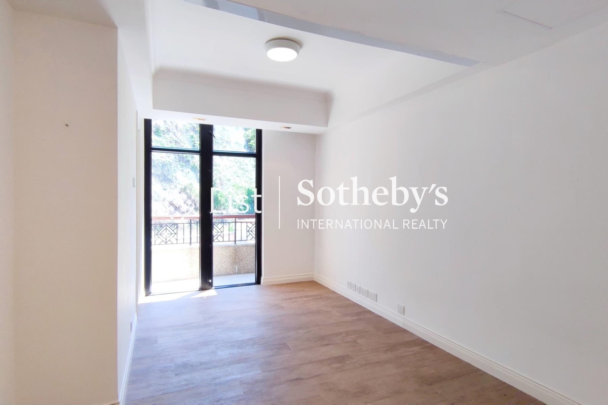 Las Pinadas 朗松居 | Third En-suite Bedroom