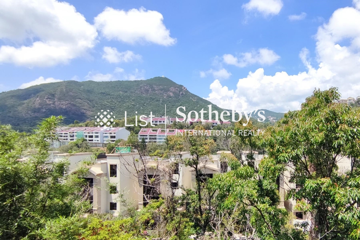 Las Pinadas 朗松居 | View from Living and Dining Room