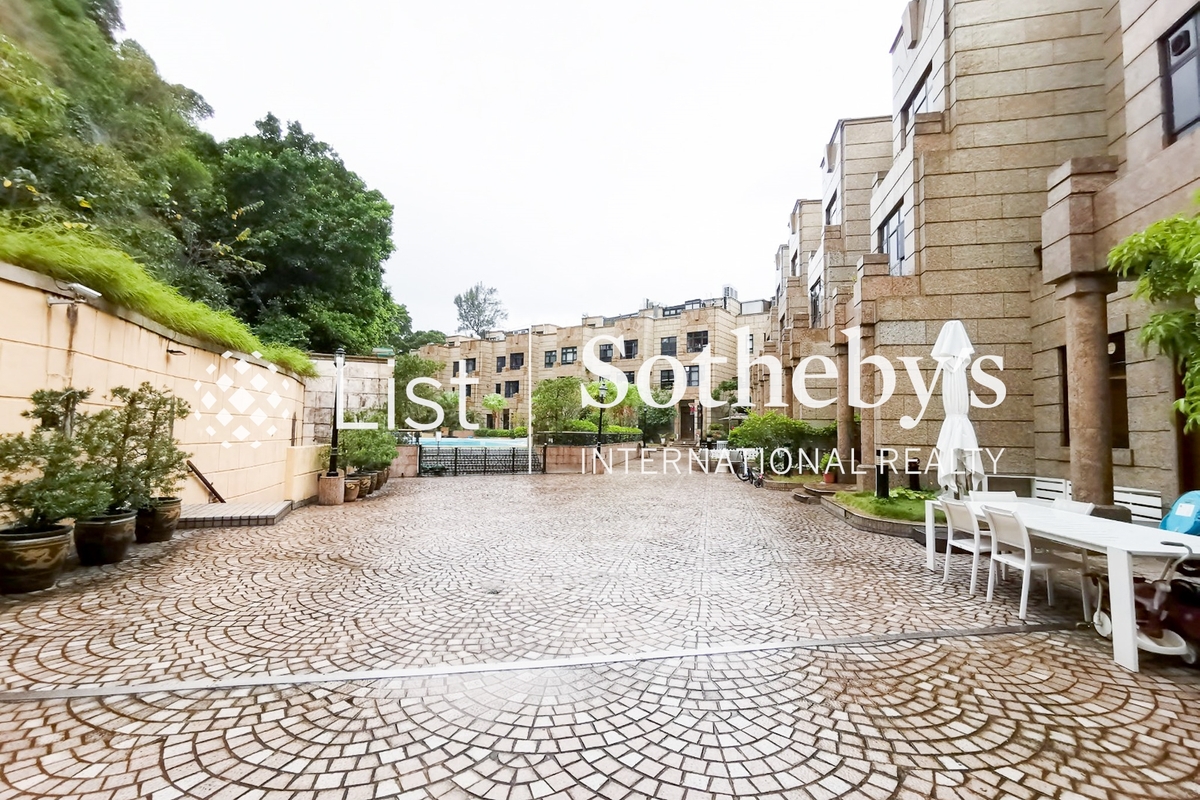 Las Pinadas 朗松居 | Podium