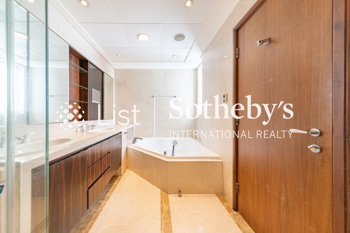 2 Barker Road 白加道2號 | Master Bathroom