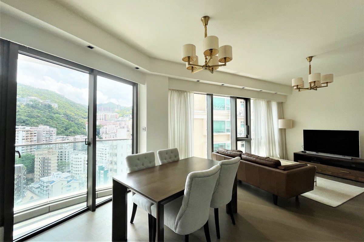 Regent Hill 壹鑾 | Living and Dining Room