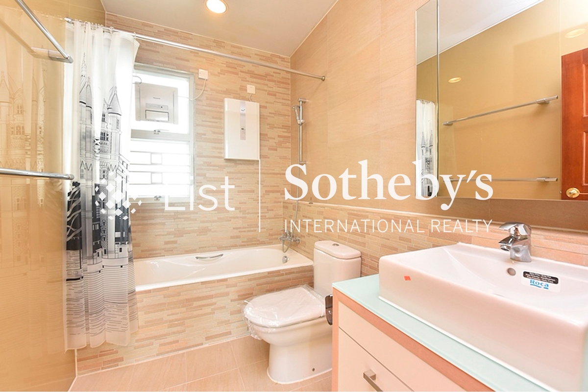 Hau Yuen 厚園 | Master Bathroom