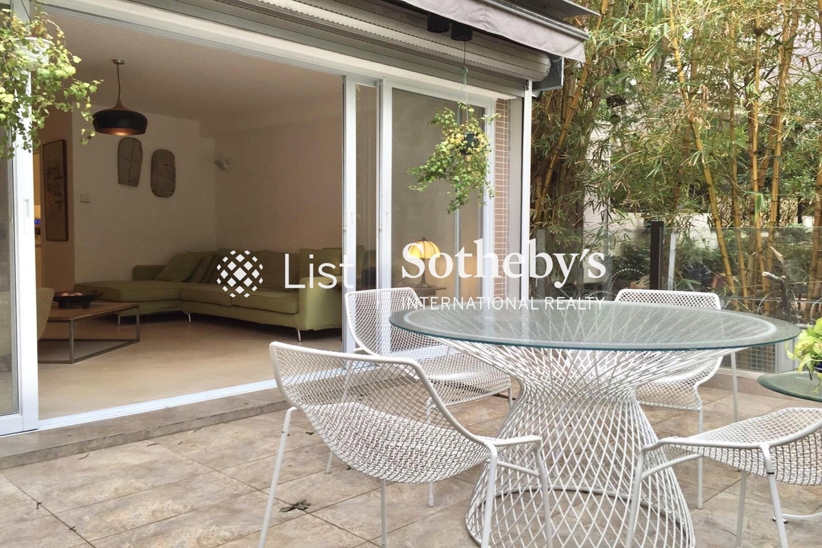 Shouson Garden 壽山花園 | Private Garden off Living and Dining Room