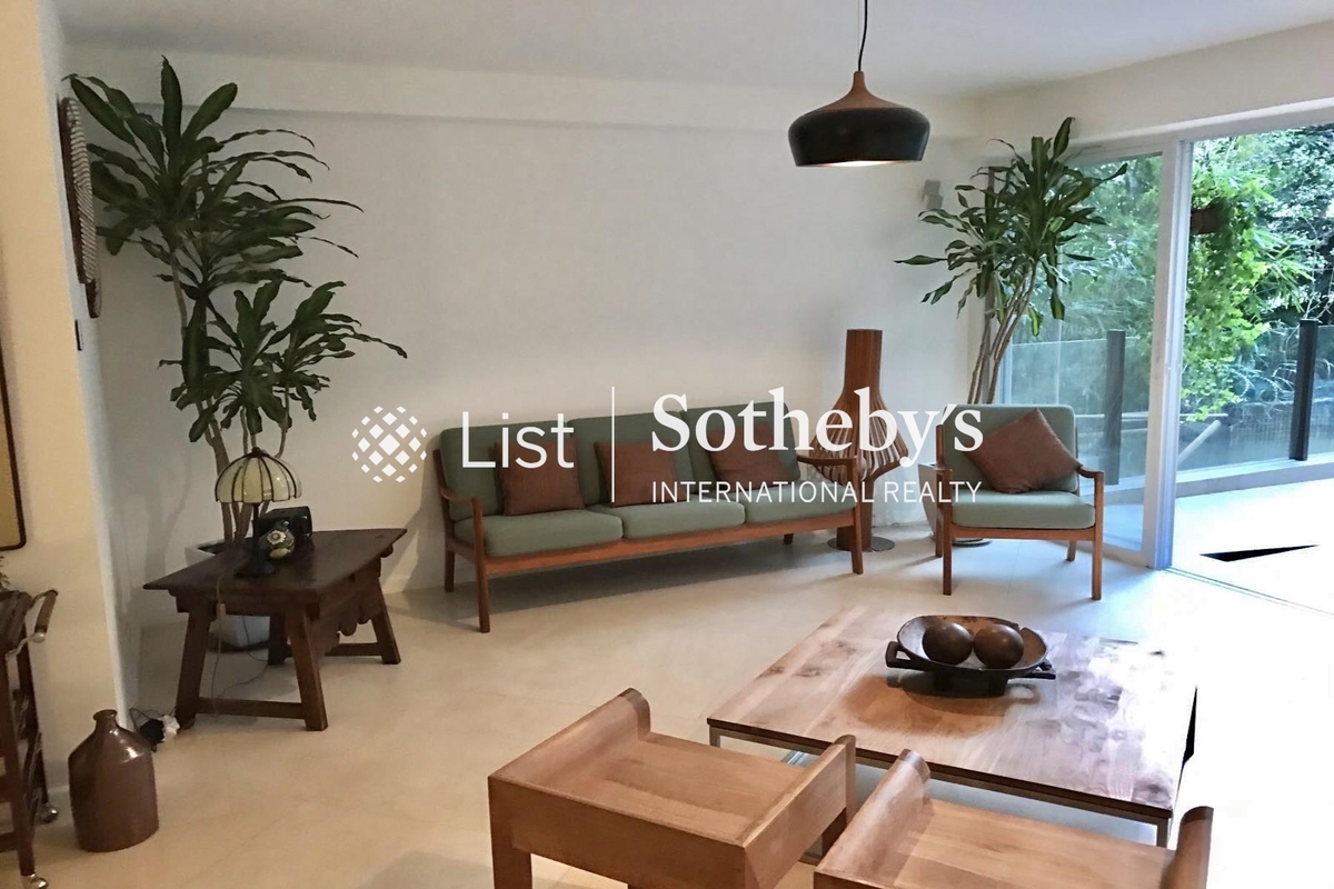 Shouson Garden 壽山花園 | Living and Dining Room