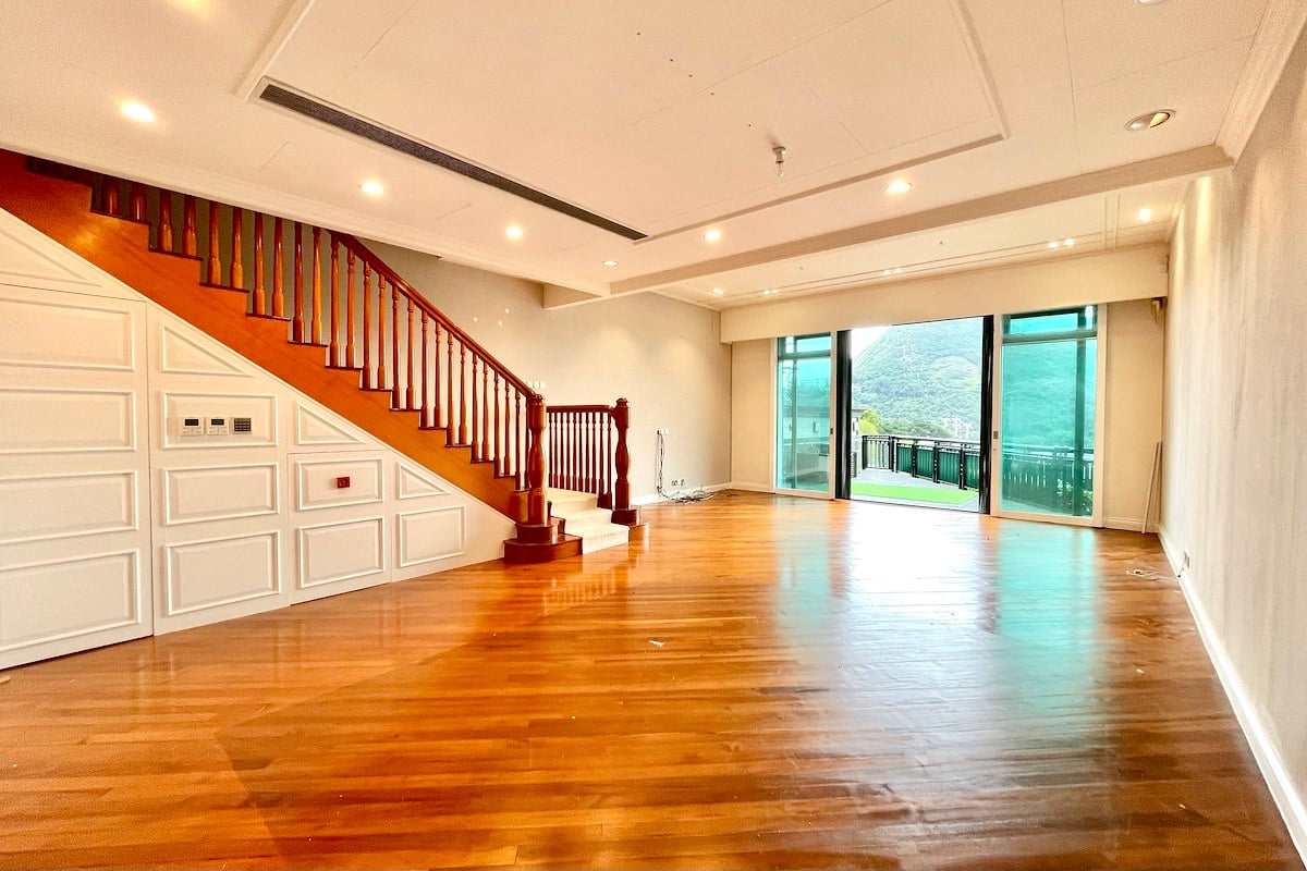 12 Shouson Hill Road 寿山村道12号 | Living and Dining Room