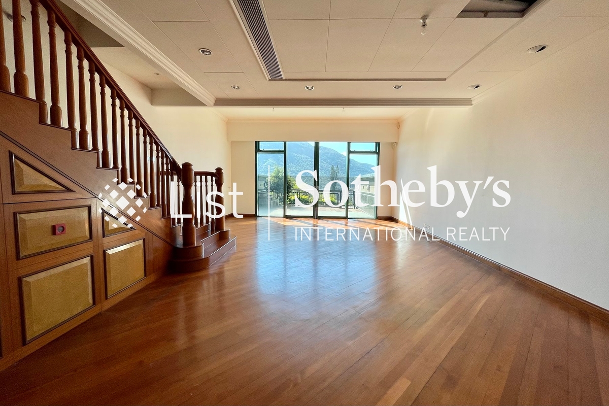 12 Shouson Hill Road 壽山村道12號 | Living and Dining Room