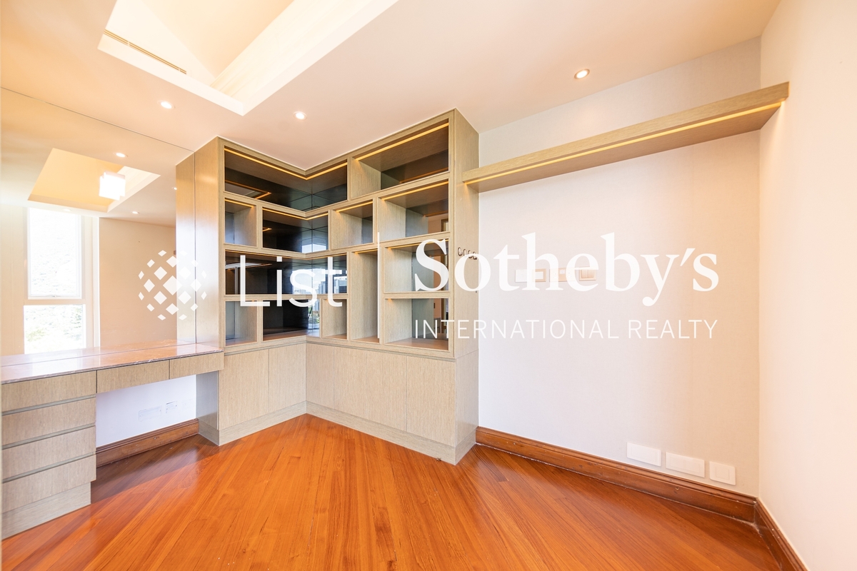 12 Shouson Hill Road 壽山村道12號 | Dressing Area in Master Bedroom 