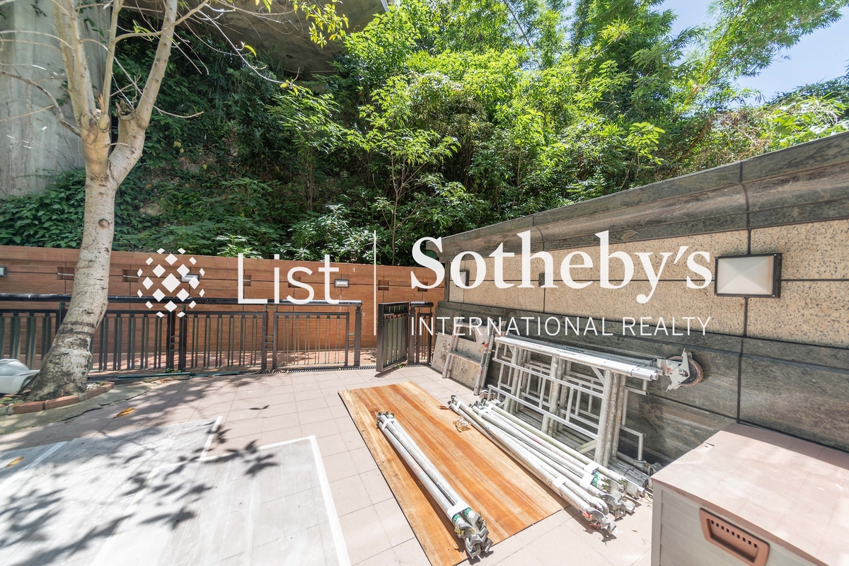 12 Shouson Hill Road 壽山村道12號 | Private Terrace off Kitchen