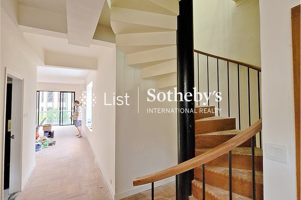 Elite Villas 怡禮苑 | Internal Staircase