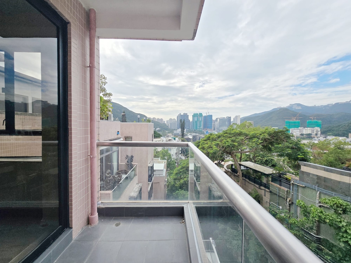 Elite Villas 怡礼苑 | Balcony off Living and Dining Room