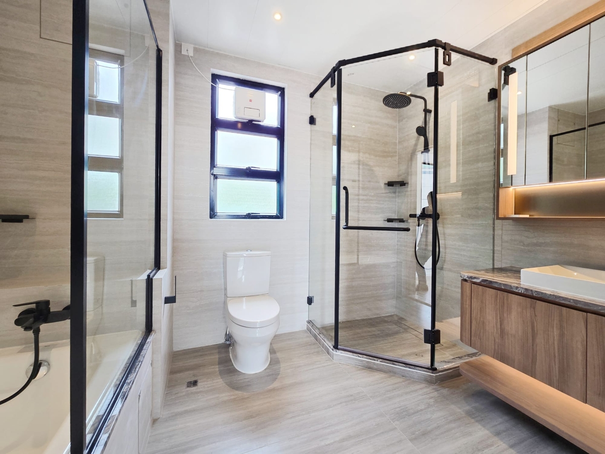 Elite Villas 怡礼苑 | Master Bathroom