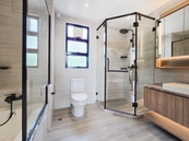 Elite Villas 怡礼苑 | Master Bathroom