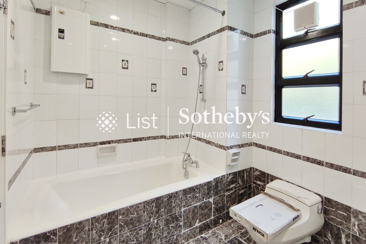 Elite Villas 怡禮苑 | Master Bathroom