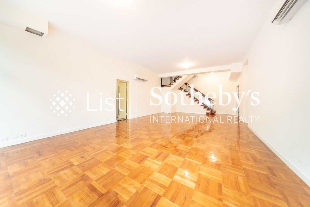 Elite Villas 怡禮苑 | Living and Dining Room