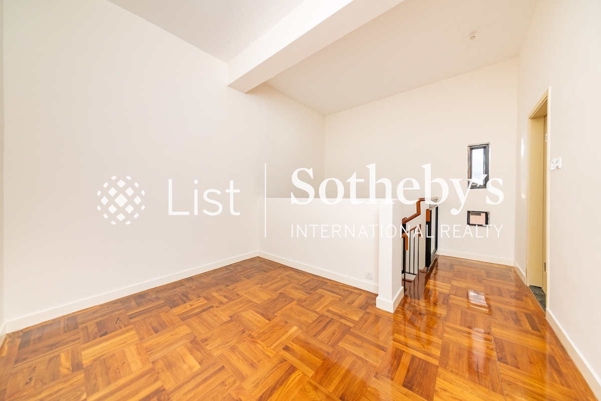Elite Villas 怡禮苑 | Internal Staircase