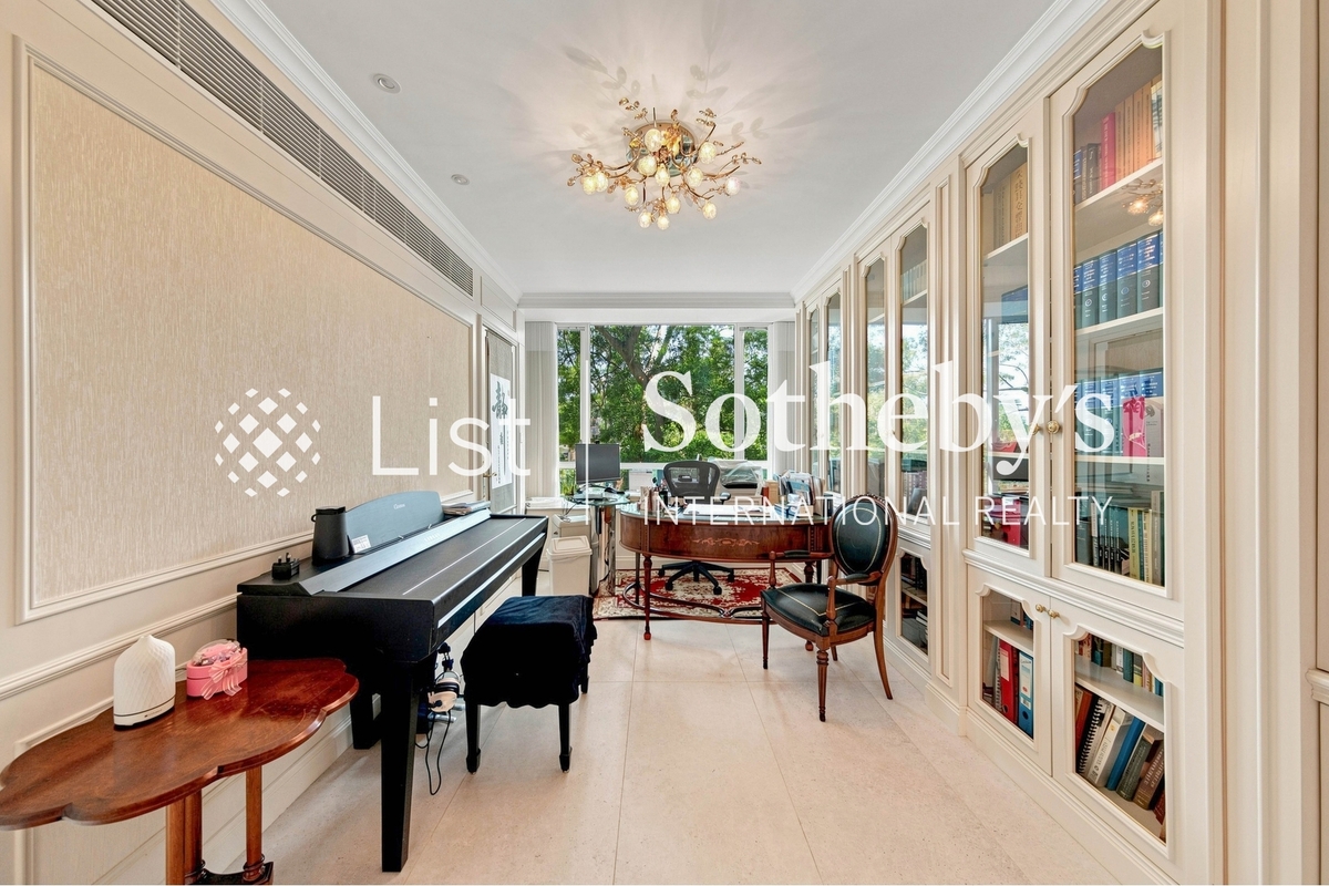 Manderly Garden 文礼苑 | Study Room off Master Bedroom