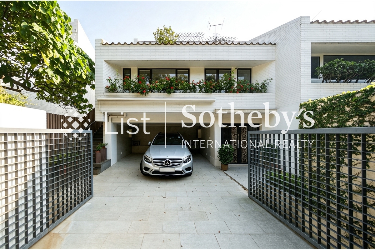 Manderly Garden 文礼苑 | Private Carport