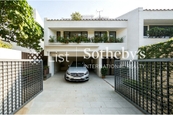 Manderly Garden 文礼苑 | Private Carport