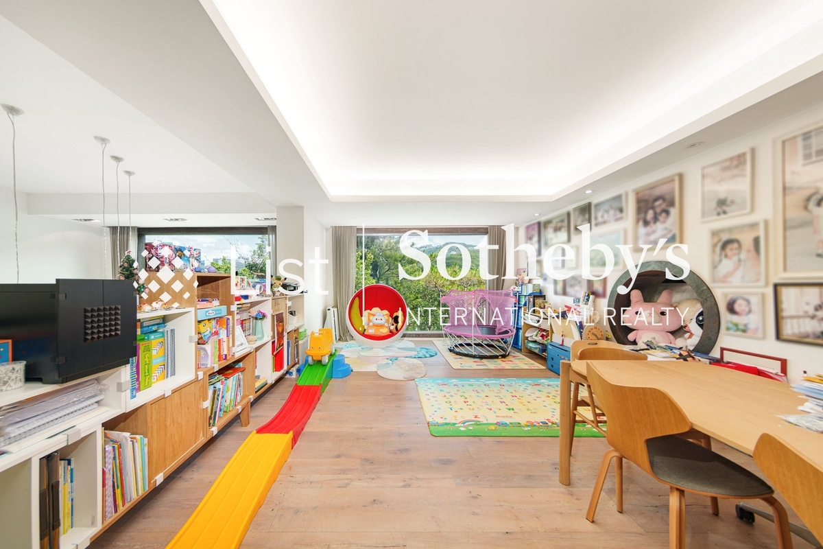 Orchid Hill Orchid Hill | Family Room