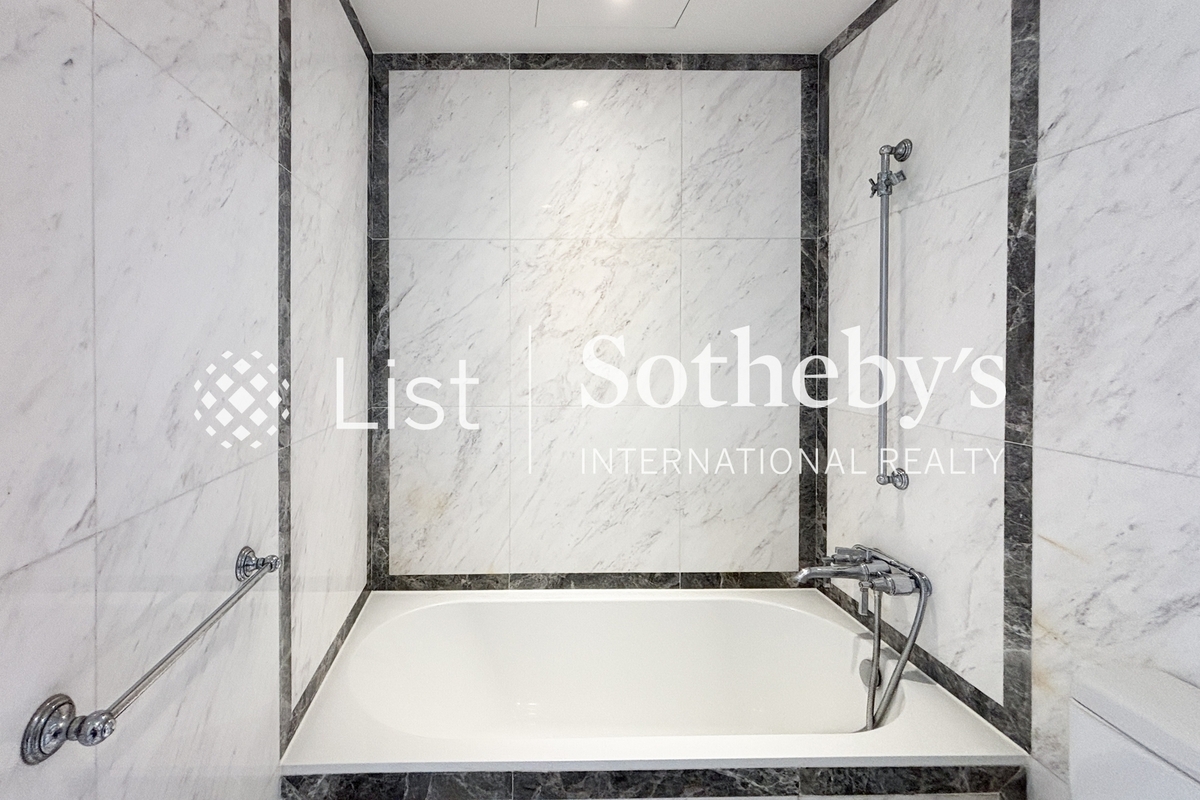 Kensington Hill Kensington Hill | Master Bathroom