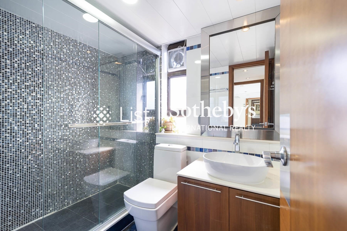 Goldson Place 金信閣 | Master Bathroom