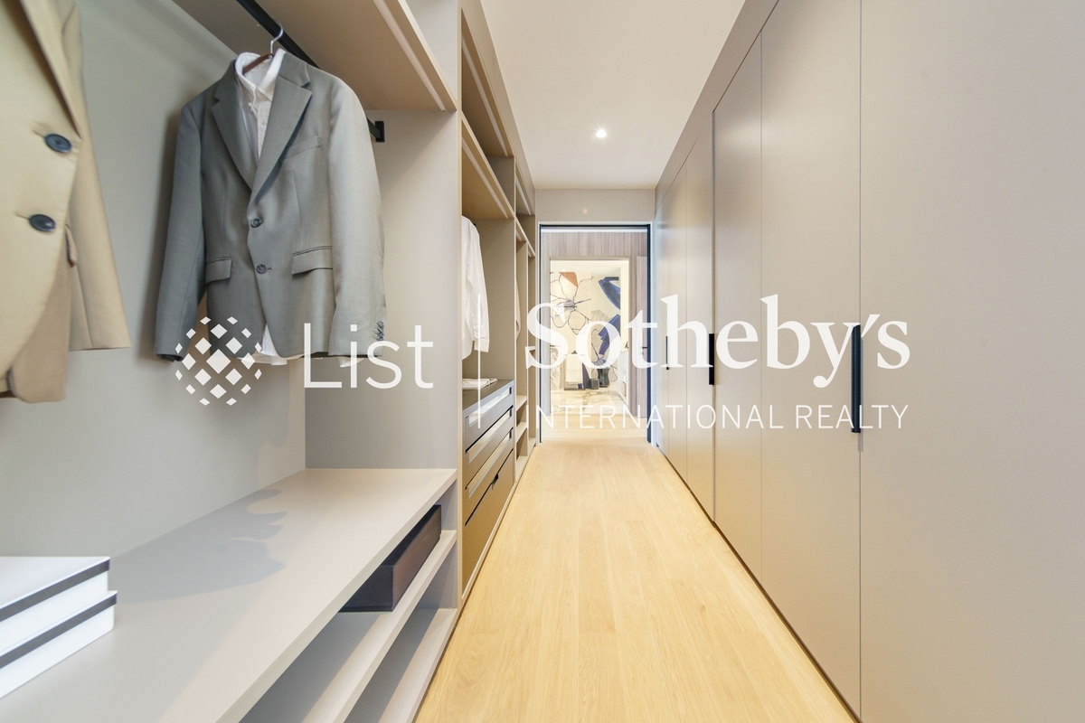 Ansaldo 南天第 | Walk-in Closet in Master Bedroom 