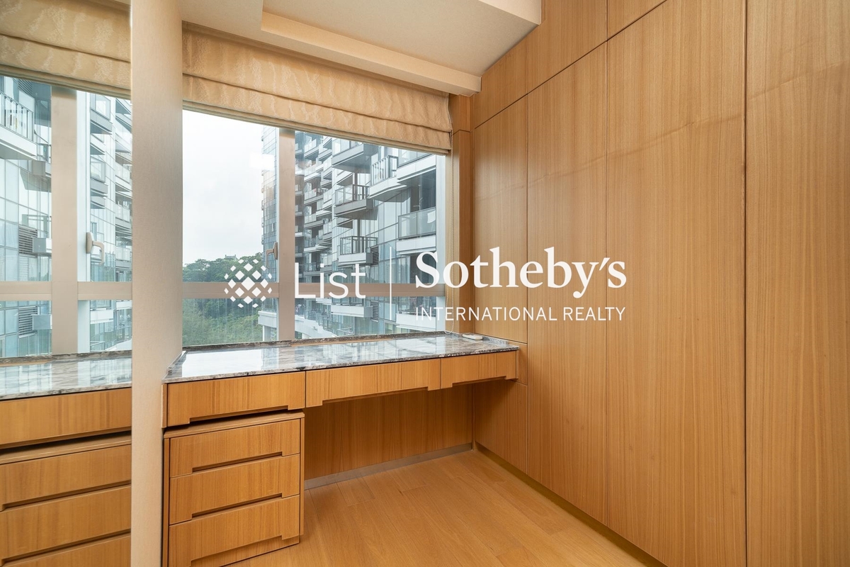 Marinella 深灣9號 | Dressing Area in Master Bedroom