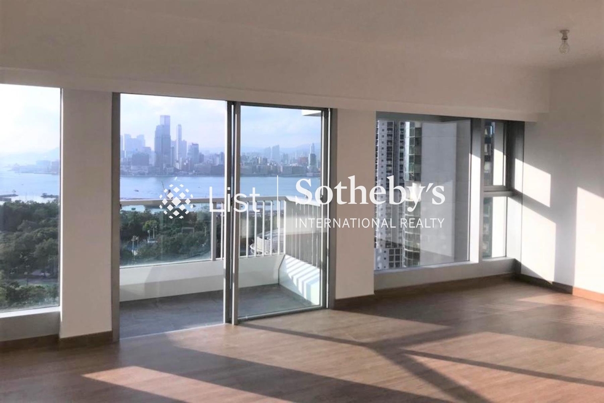 118 Tung Lo Wan Road 銅鑼灣道118號 | Living and Dining Room