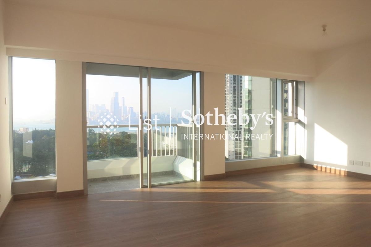 118 Tung Lo Wan Road 銅鑼灣道118號 | Living and Dining Room