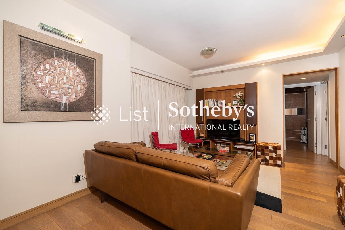 Centre Stage 聚賢居 | Living and Dining Room