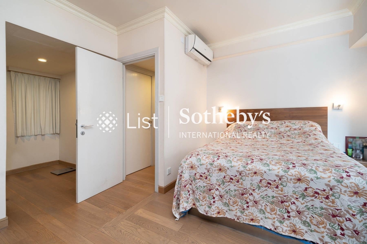 Centre Stage 聚賢居 | Master Bedroom