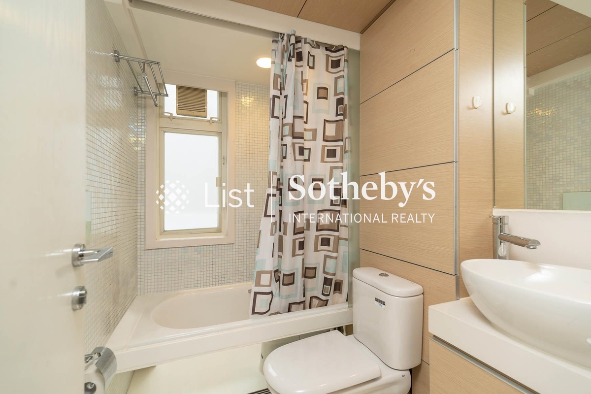 Centre Stage 聚賢居 | Guest Bathroom