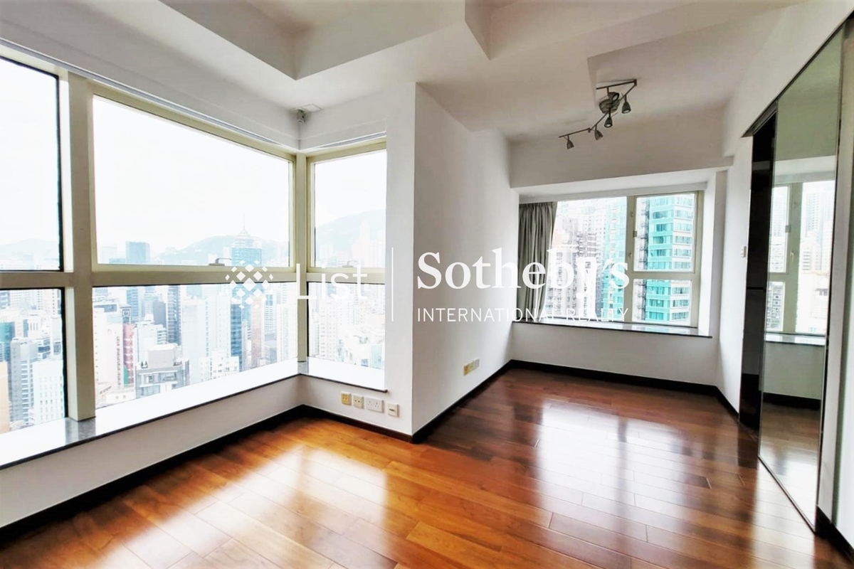 Centre Stage 聚賢居 | Master Bedroom