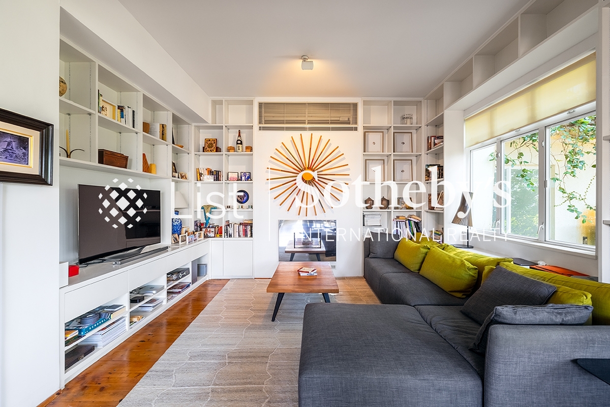 Bisney Cove 碧荔道33-35號 | Living and Dining Room