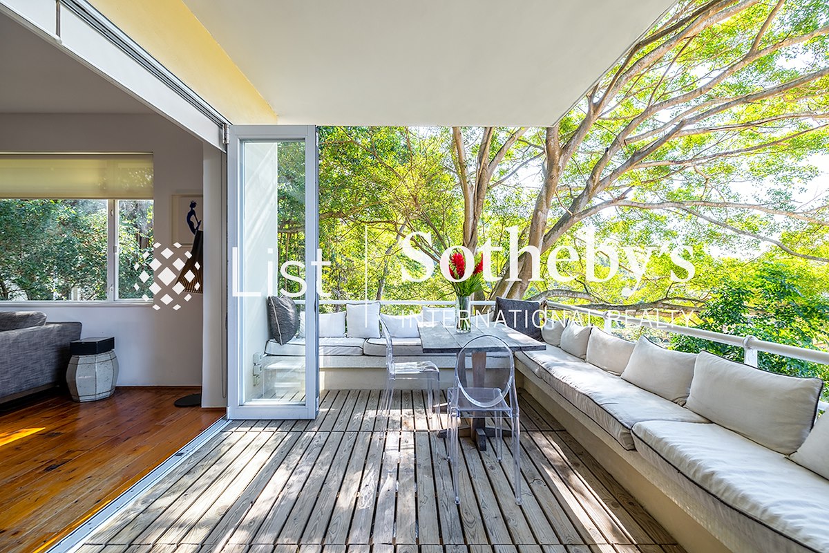 Bisney Cove 碧荔道33-35号 | Balcony off Living and Dining Room