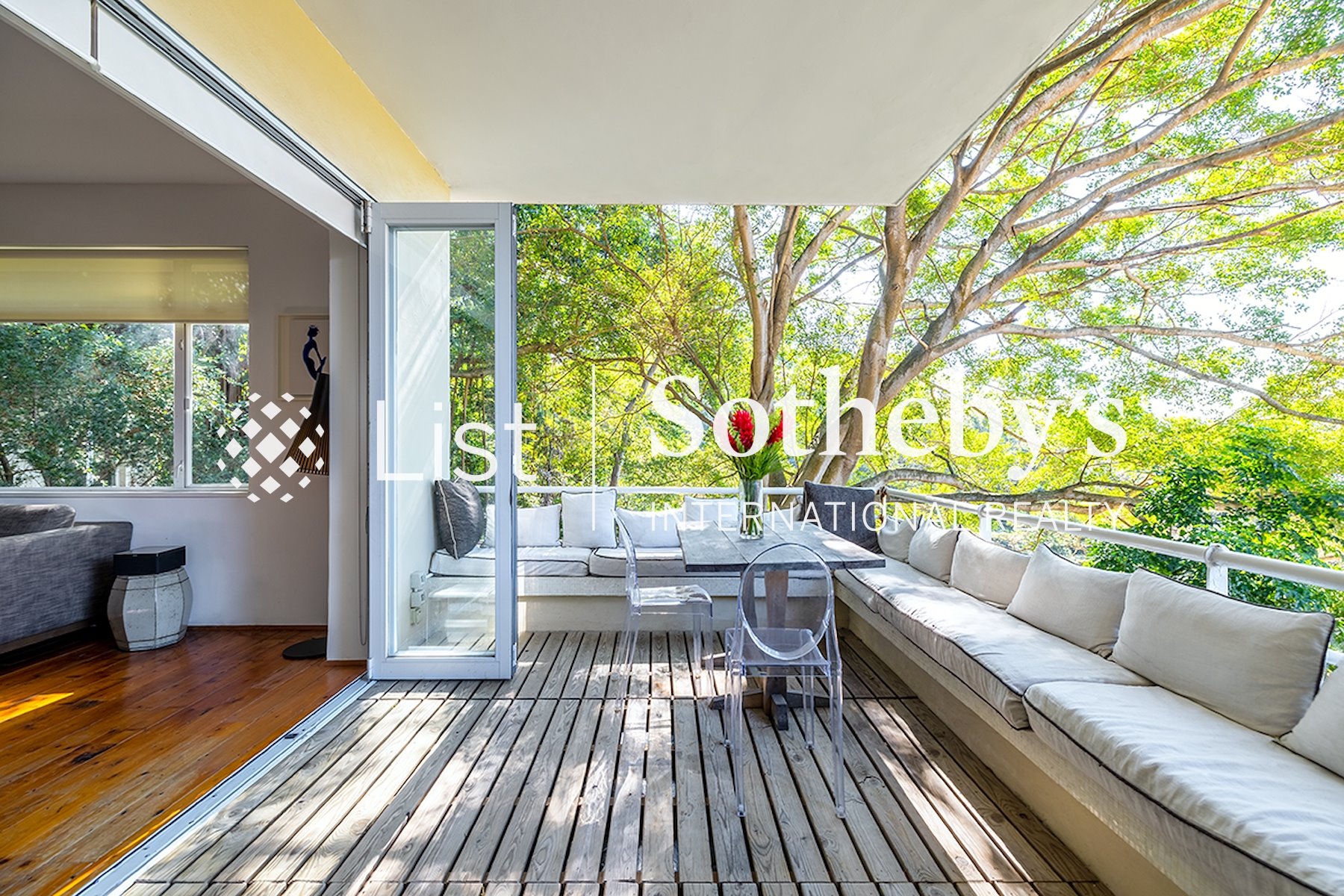 Bisney Cove 碧荔道33-35號 | Balcony off Living and Dining Room