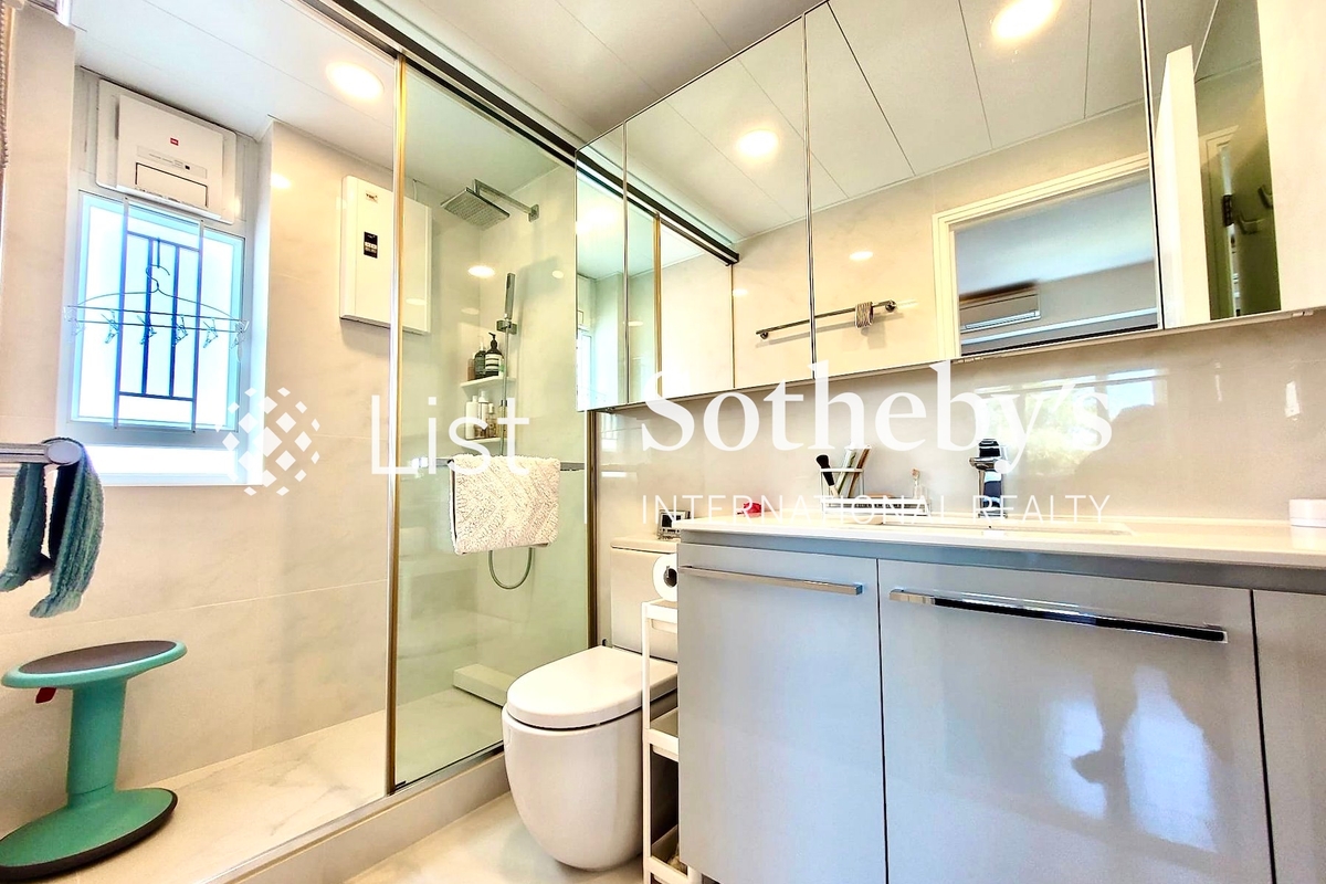 No. 18-22 Crown Terrace 冠冕臺18-22號 | Master Bathroom