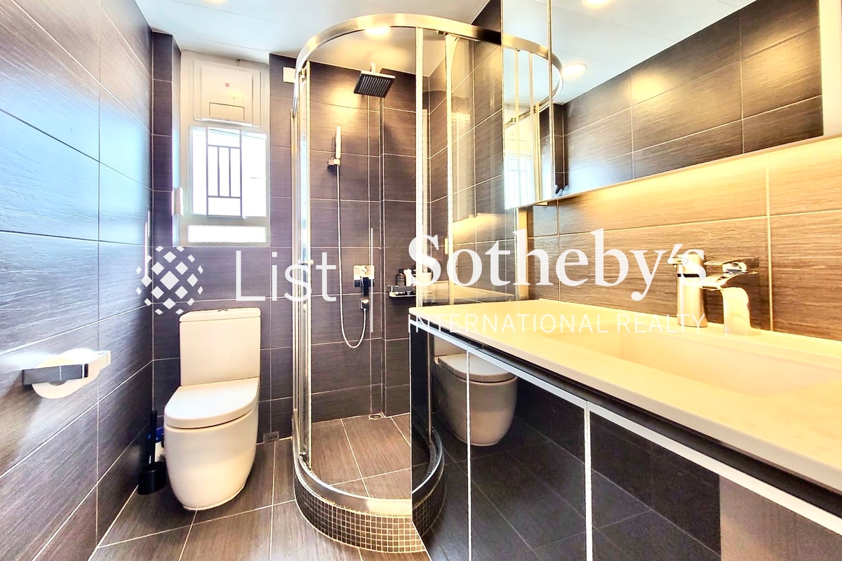 No. 18-22 Crown Terrace 冠冕臺18-22號 | Guest Bathroom