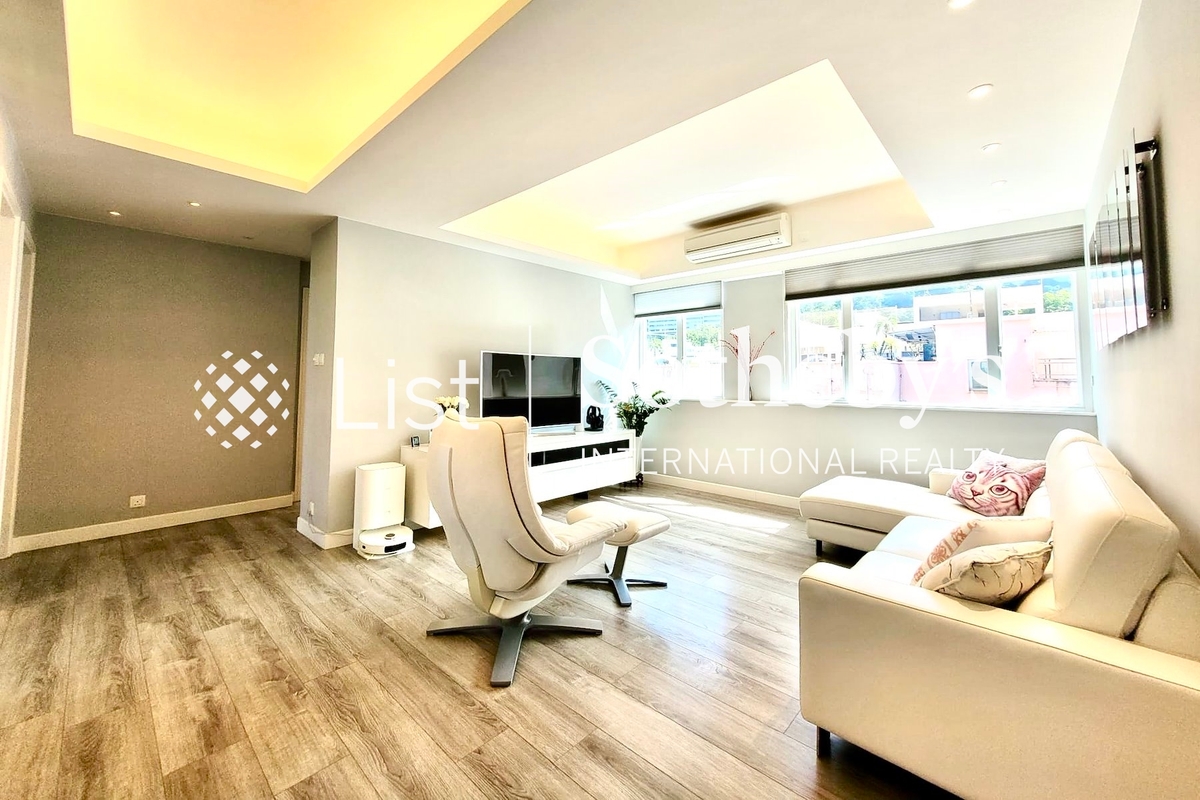 No. 18-22 Crown Terrace 冠冕臺18-22號 | Living and Dining Room