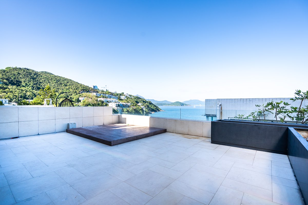 La Casa Bella 翠湖別墅 | First Private Terrace off Living and Dining Room