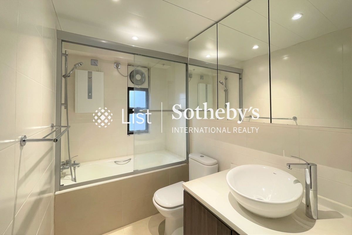 Tycoon Court 麗豪閣 | Master Bathroom