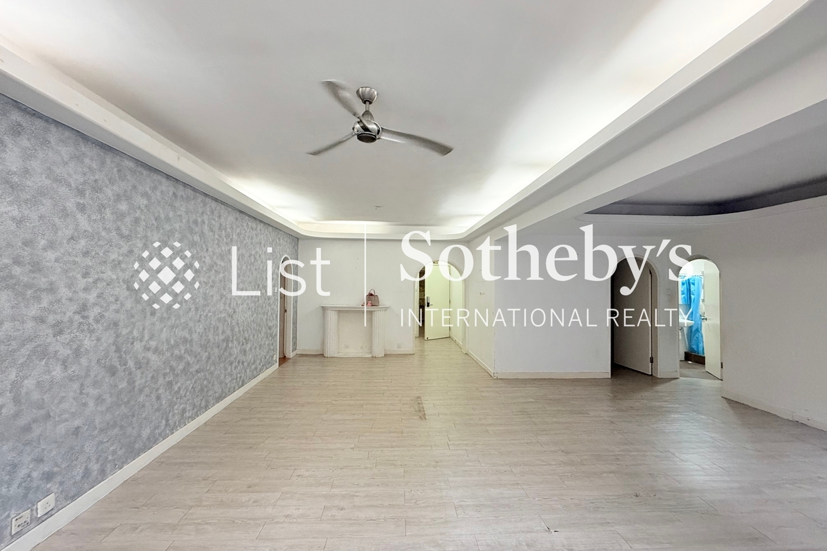 Emerald Court 翡翠樓 | Living and Dining Room