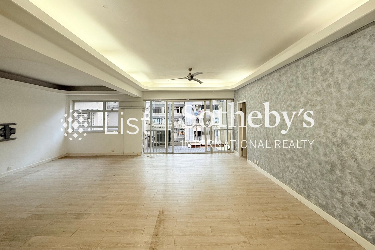 Emerald Court 翡翠樓 | Living and Dining Room