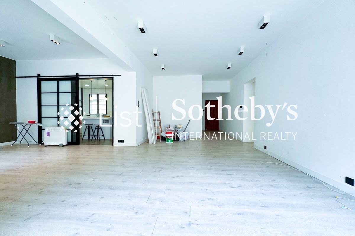 Emerald Court 翡翠樓 | Living and Dining Room