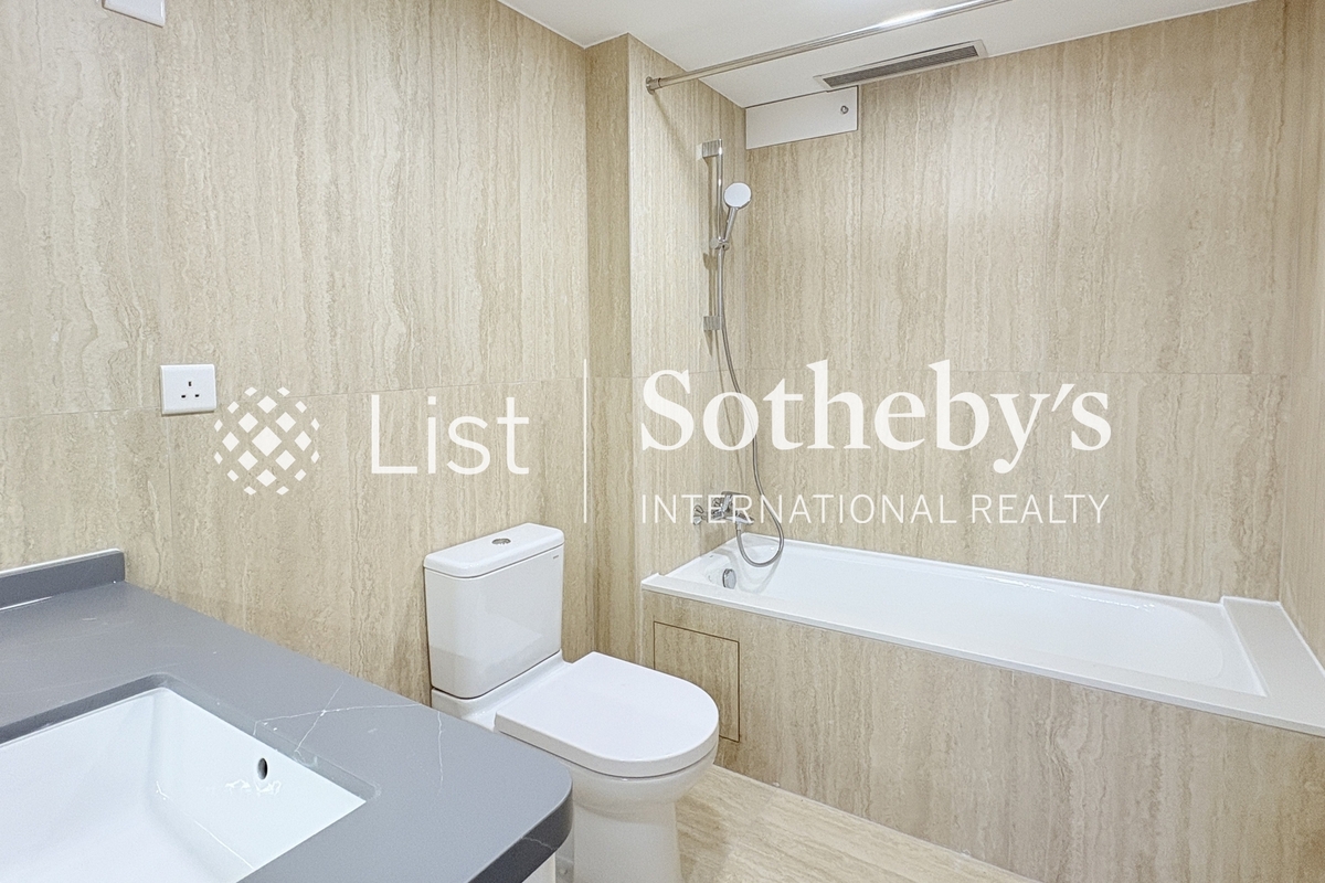 Convention Plaza Apartments 会展中心 会景阁 | Master Bathroom